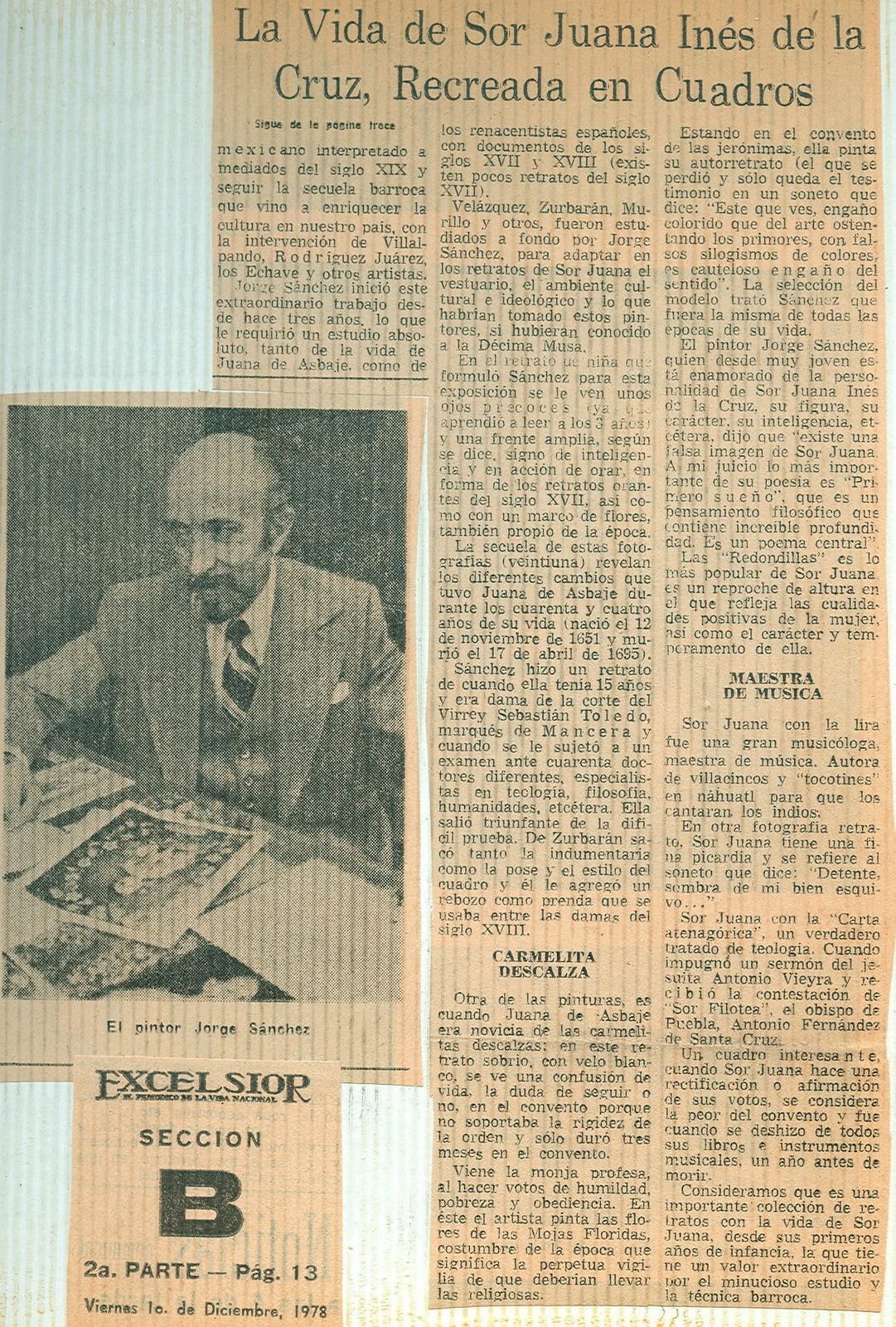 Página de periódico con el reportaje de la exposición y una fotografía del pintor entre sus cuadros