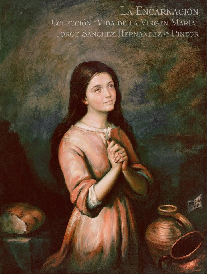 María de pie con las manos juntas y la mirada alta, con un cántaro de barro y un pan a los lados