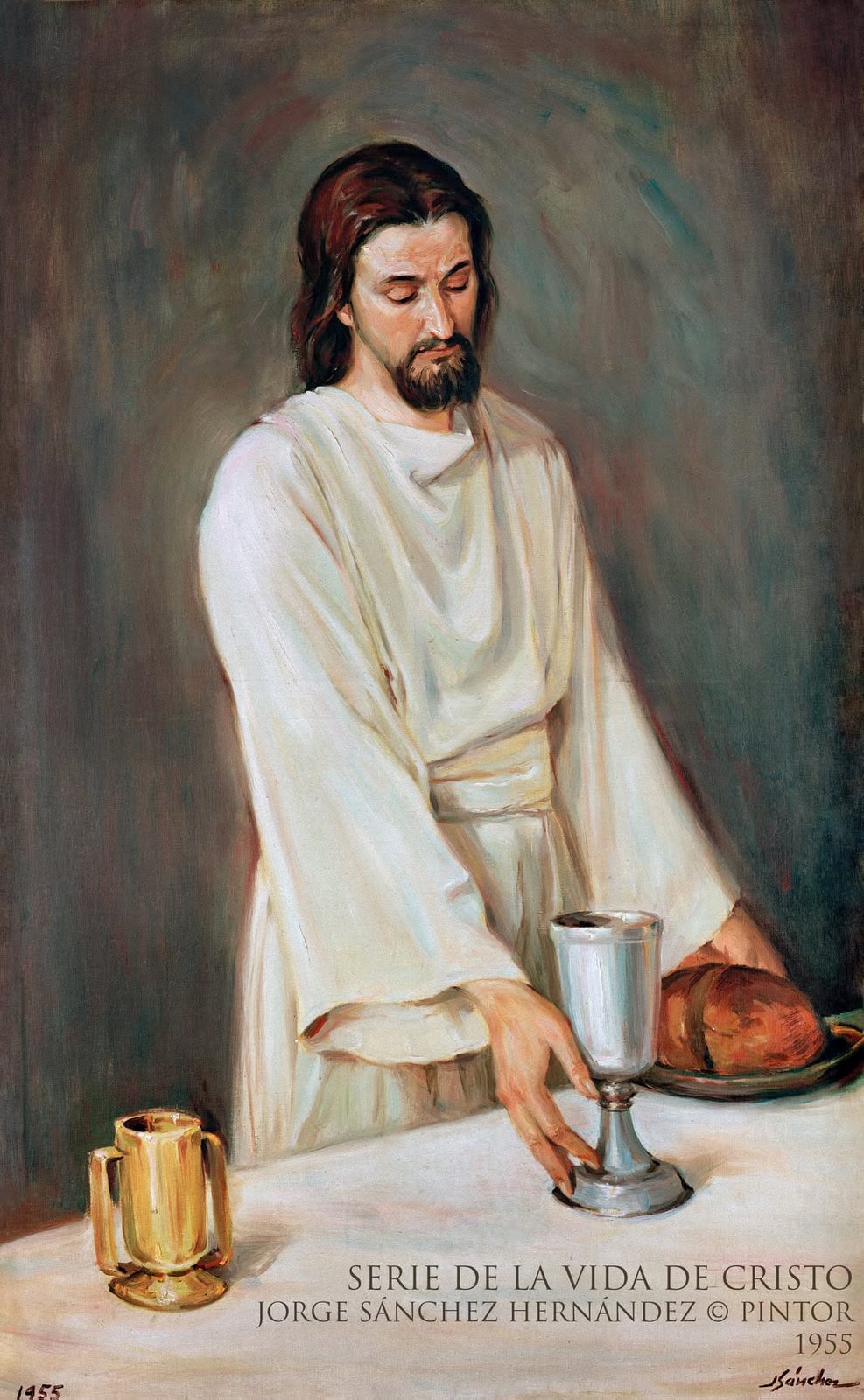 Cristo sentado ante una mesa blanca con un cáliz, una copa dorada y un pan partido